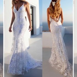 Trumpet/Mermaid Spaghetti Straps Sleeveless Lace Court Train Wedding Dress